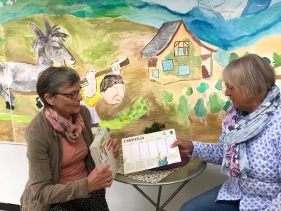 Übergabe der Fairtrade Stundenpläne Übergabe der Fairtrade Stundenpläne